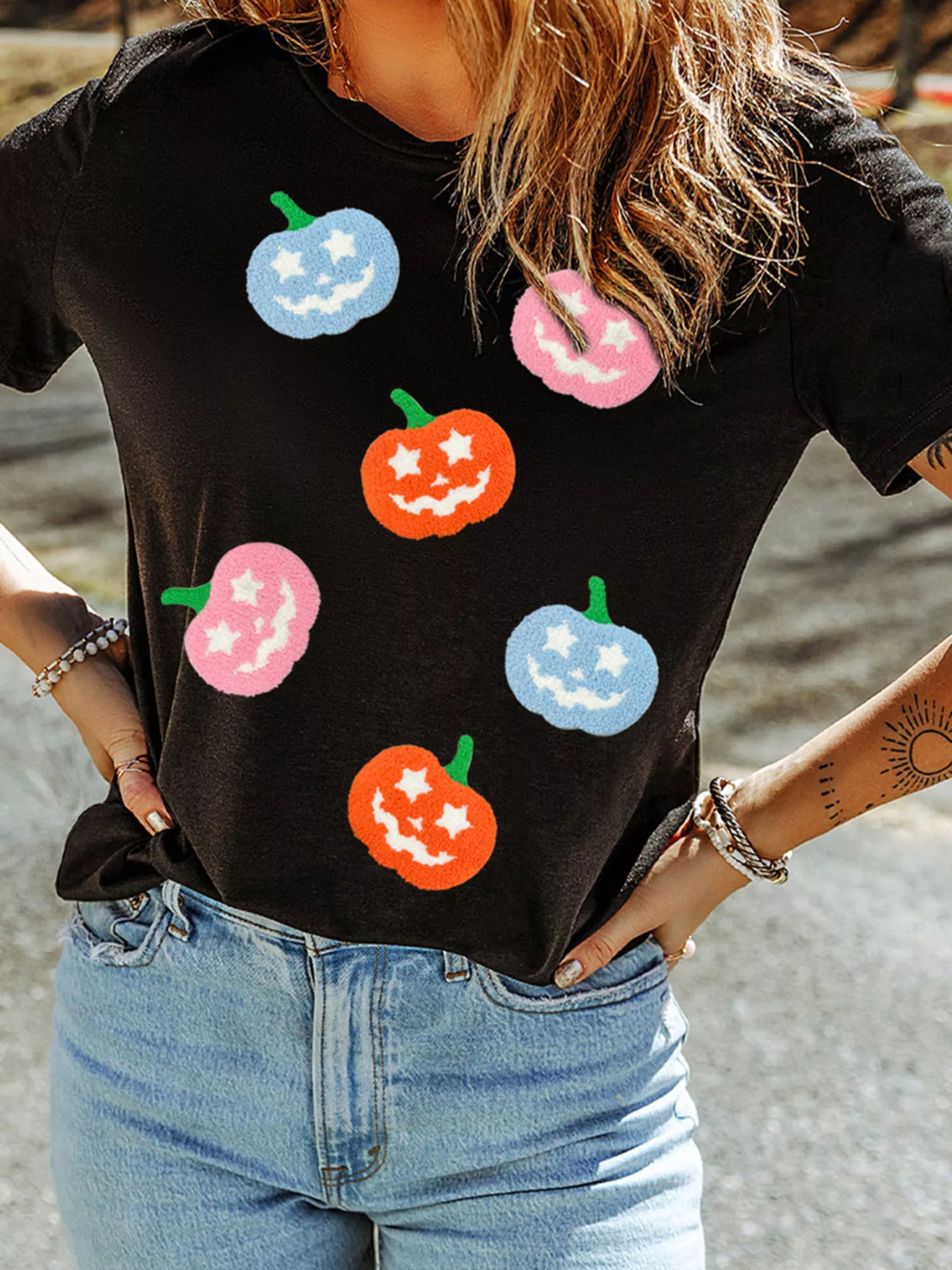 Black casual T-shirt with playful pumpkin Halloween design